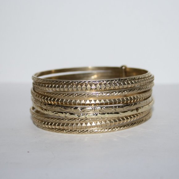 Beautiful gold bangle bracelet stack - Picture 3 of 4